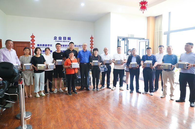 書香礦山！崔培*書記親自贈(zèng)書！